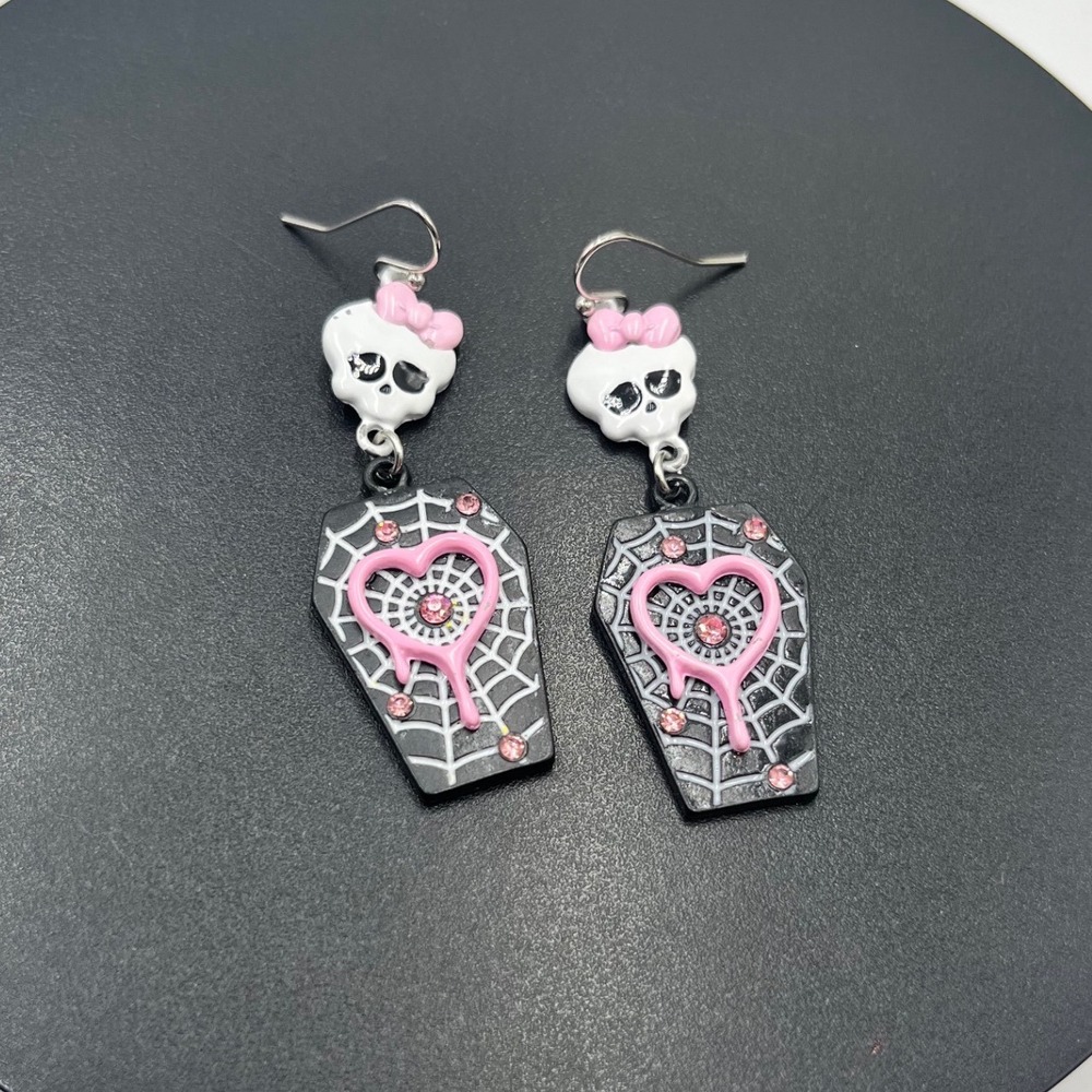Mattel Monster High Coffin‎ Skull Pink And Black Draculaura Earrings